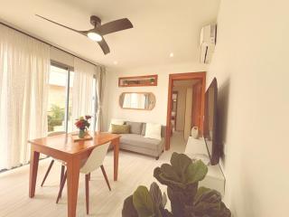 Luxurious Beachside Condo - 8