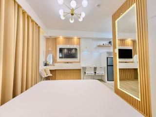 THE SUITE by The Hiltons - 2
