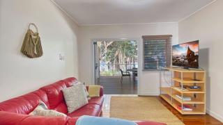 Picnic Bay Apt 3. - 4