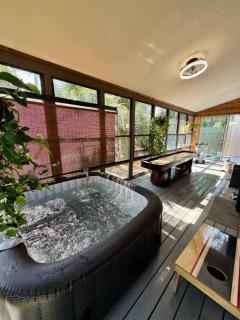 Waterfront Zen-Dock, Paddleboards, Jacuzzi & Games - 0