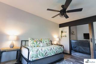 Waterfront Zen-Dock, Paddleboards, Jacuzzi & Games - 4