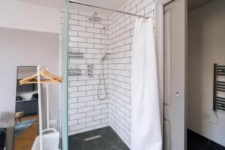 Stunning Studio Flat w Picturesque View - Bath! - 7