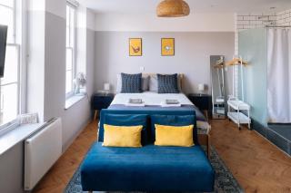 Stunning Studio Flat w Picturesque View - Bath! - 4