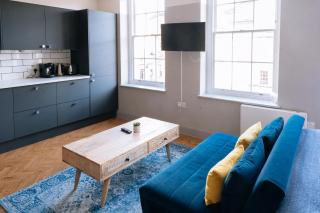 Stunning Studio Flat w Picturesque View - Bath! - 2