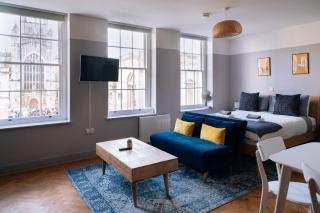 Stunning Studio Flat w Picturesque View - Bath! - 1