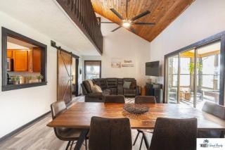 Waterfront Zen-Dock, Paddleboards, Jacuzzi & Games - 2