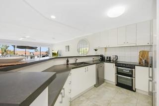 Hampton s Style Beach Retreat in Noosa s Heart - 7