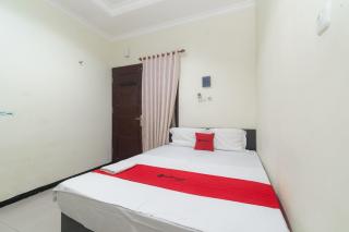 RedDoorz Syariah @ Ketintang Surabaya - 0