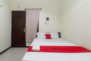 RedDoorz Syariah @ Ketintang Surabaya - 5