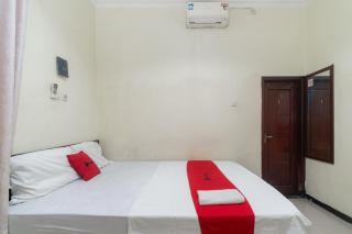 RedDoorz Syariah @ Ketintang Surabaya - 7