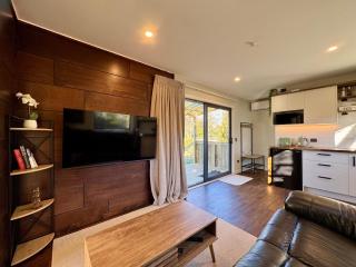 Modern Mountain Retreat - 4