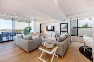 The Hamptons Lake House Noosa Heads Luxury House - 7
