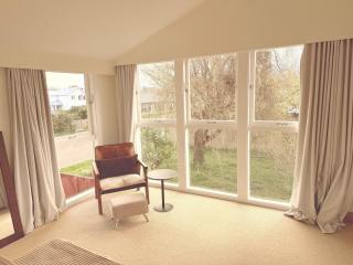 Farley Avenue Turret & Lounge - 7