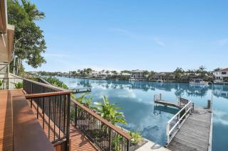 Seahorse Family & Pooch Friendly Waterfront Home - 0