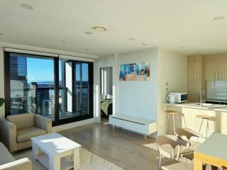 Top Floor Sky Tower & Harbour View 2BR Apartment V241 - 7