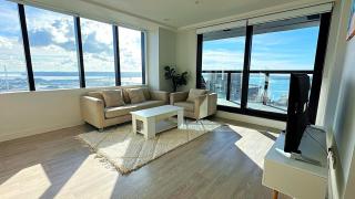 Top Floor Sky Tower & Harbour View 2BR Apartment V241 - 9