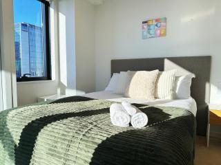 Top Floor Sky Tower & Harbour View 2BR Apartment V241 - 2