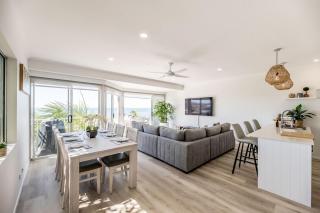 10 Andari Sunshine Beach Beachside Luxury Home - 8