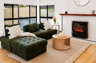 3BR Family Home Near Hobart CBD Free Parking & Fast WiFi - 0