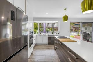The Seahaven Family Home with Pool Pet Friendly - 4