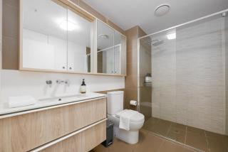 St Kilda Central - Pool, Gym and Free Wi-Fi - 6