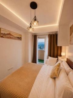 3BR With Balcony Near Burnham Park Sleeps 11 - 6