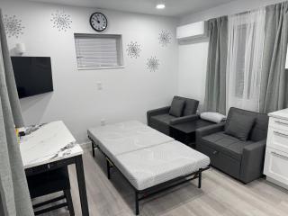 New & Modern, Private Fenced & Gated, Pet Friendly - 7