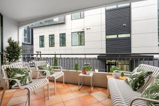 Regent Court Luxury Designer Apartment, CBD - 8