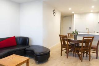 New Spacious 2 Bedroom With Gorgeous City Views - 4