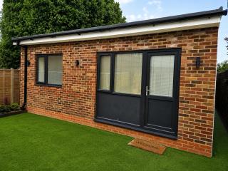 Modern 2-Bedroom Apartment Near Central London - 9