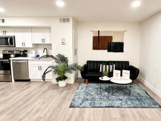 Modern 1BR Condo near Las Vegas Strip with Master Suite & Full Kitchen - 9