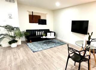 Modern 1BR Condo near Las Vegas Strip with Master Suite & Full Kitchen - 8