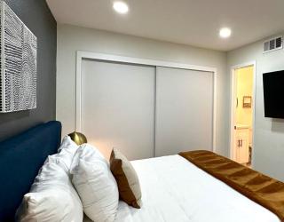 Modern 1BR Condo near Las Vegas Strip with Master Suite & Full Kitchen - 2