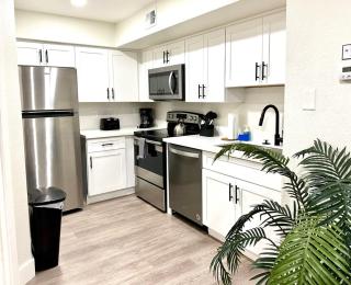 Modern 1BR Condo near Las Vegas Strip with Master Suite & Full Kitchen - 5