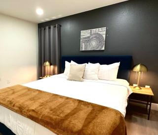 Modern 1BR Condo near Las Vegas Strip with Master Suite & Full Kitchen - 3