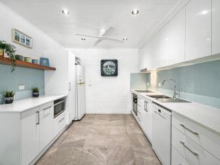 Island View Apt 1 - 2