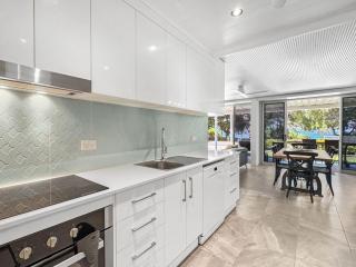 Island View Apt 1 - 3
