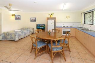 Alma Bay Holiday Unit 1 - 7