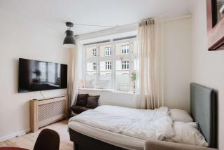2BR Apt 1 Min From S-Train - 0