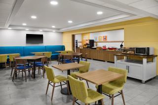 Hampton Inn Janesville - 3