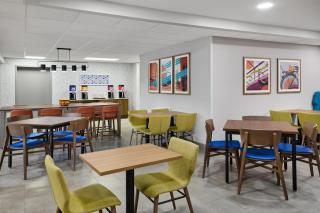 Hampton Inn Janesville - 1