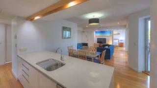 Maggies Beachfront Apartment 6 - 8