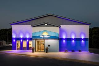 Days Inn by Wyndham La Crosse - 9