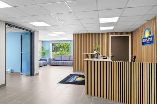 Days Inn by Wyndham La Crosse - 5