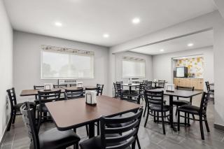 Days Inn by Wyndham La Crosse - 3