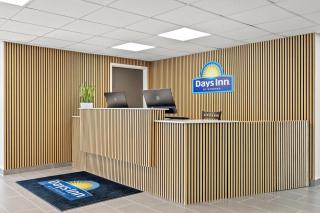 Days Inn by Wyndham La Crosse - 4