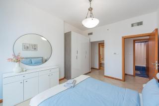 Spacious 2 Bed Apartment With Marina View - 2