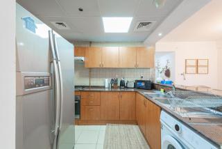 Spacious 2 Bed Apartment With Marina View - 3