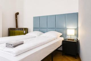 5-Min to Danube Stylish 1BR Apt, for Longstays - 2