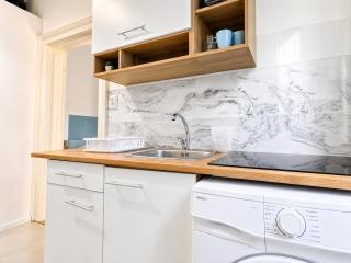 5-Min to Danube Stylish 1BR Apt, for Longstays - 3